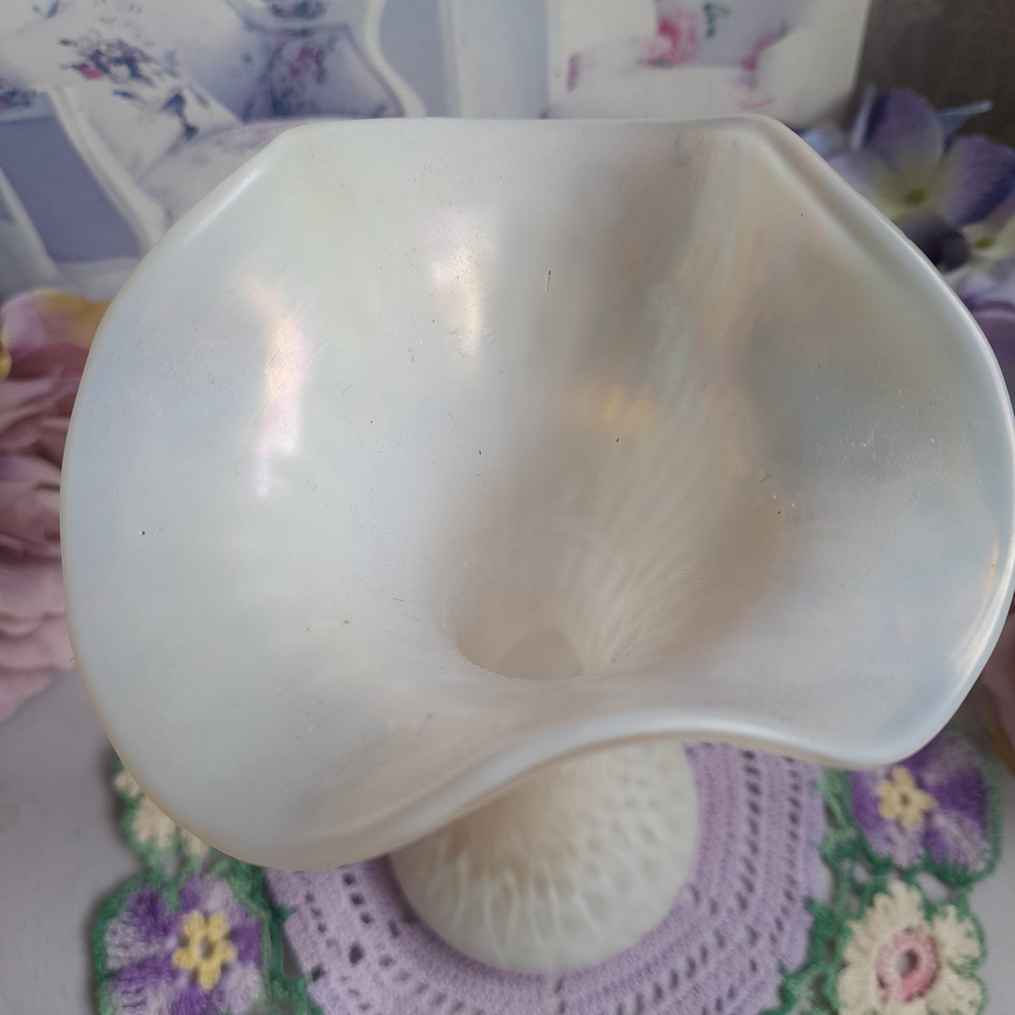 Kralik Art Nouveau 1900's Iridescent Mother-of-Pearl Glass Bud Vase With Frill Top in Martele Pattern