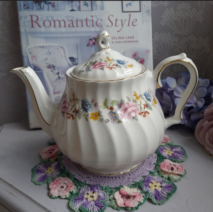 Vintage Sadler teapot with cottage flowers