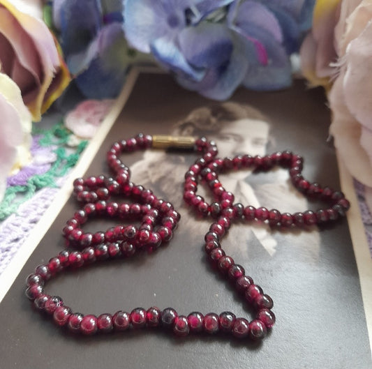 Antique Edwardian red garnet beaded necklace