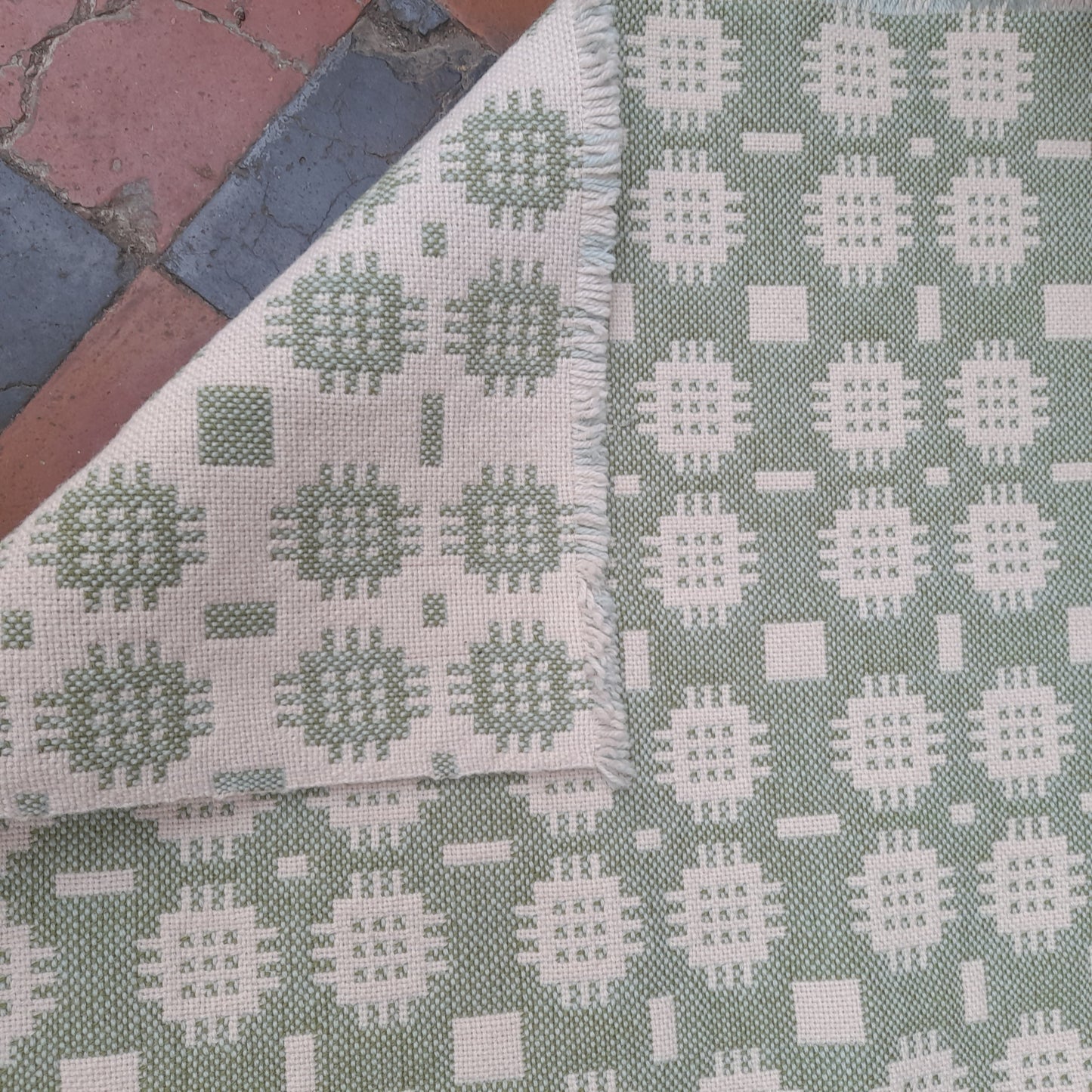 BNWT Handwoven Welsh Tapestry Rug in Sage Green & Cream by Solva Woollen Mill 92cms x 62cms