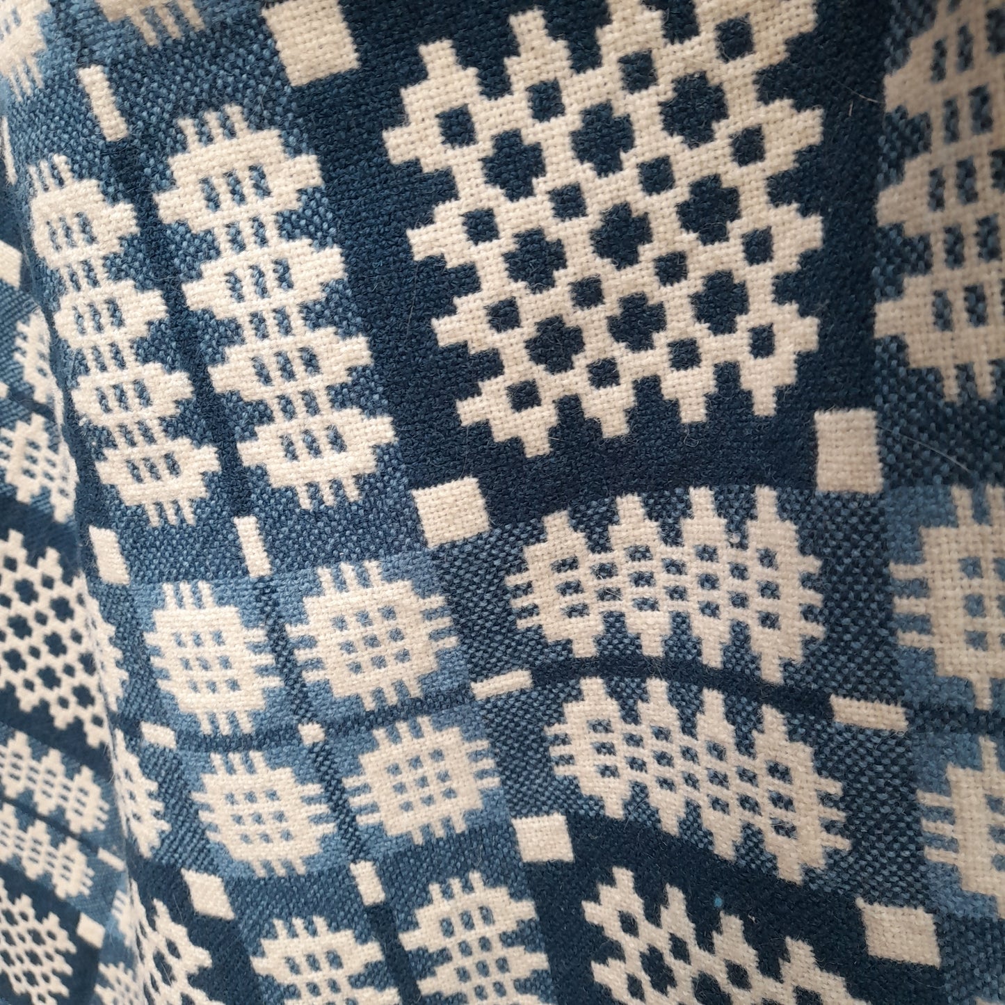 Vintage Welsh Tapestry Blanket in Blues & Creams by Trefriw Woollen Mill King Size