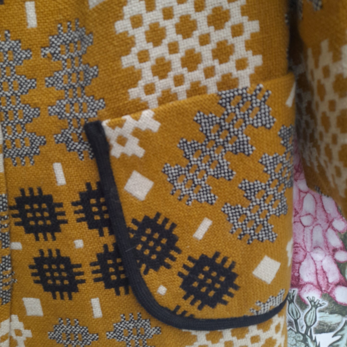 Vintage Welsh Tapestry Coat in Mustard, Black & White Caernarfonshire Design 14/16