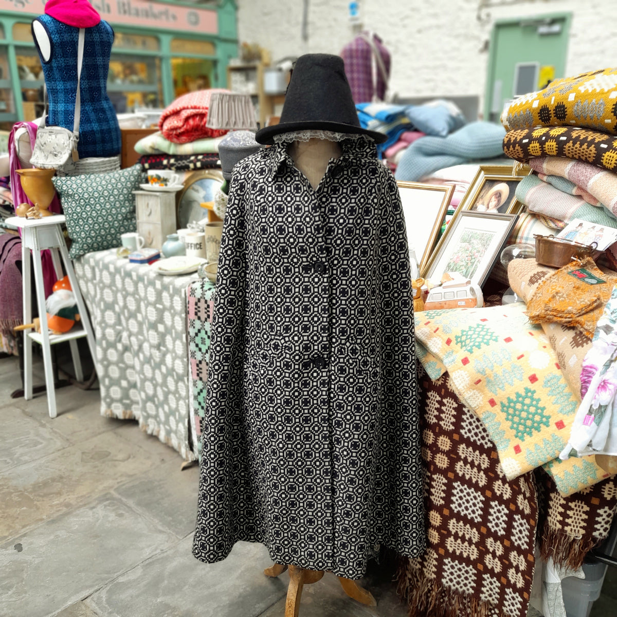 Vintage Welsh Tapestry Cape in Monochrome Black & White by Rhydybont Woollen Mill
