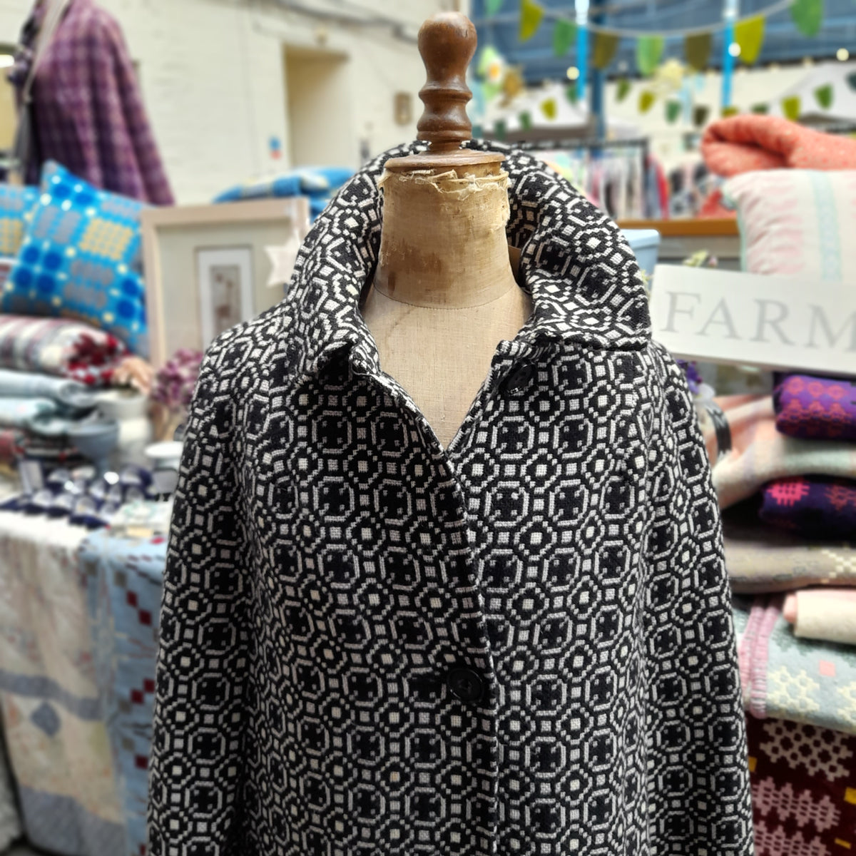 Vintage Welsh Tapestry Cape in Monochrome Black & White by Rhydybont Woollen Mill