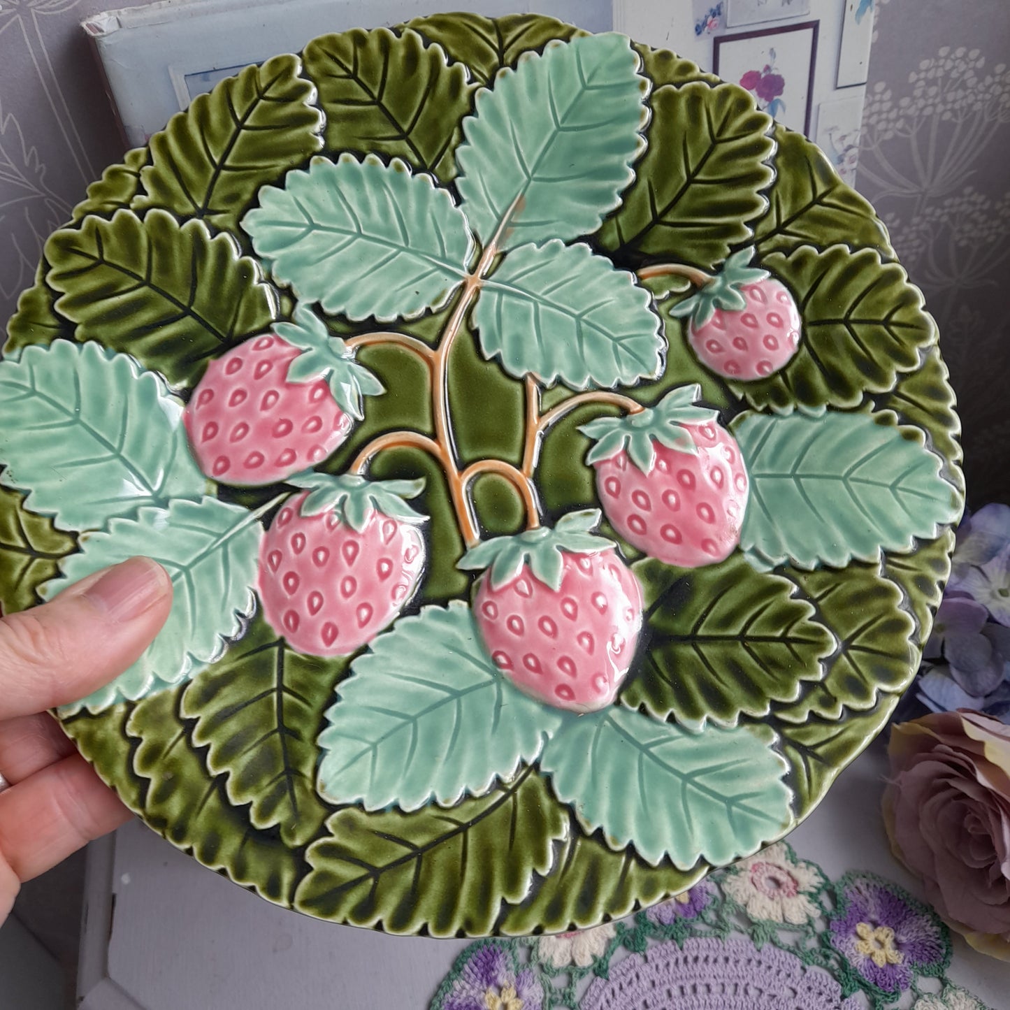 Antique Majolica Green Cabbage Leaf Relief Strawberry Plate 8"