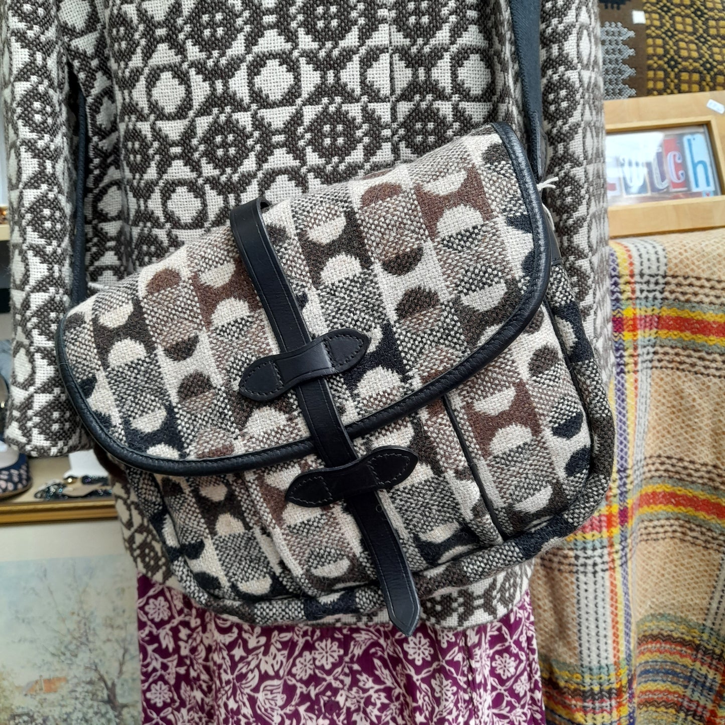 Welsh Tapestry Cross Body Messenger Bag in Melin Tregwynt Luna Fabric