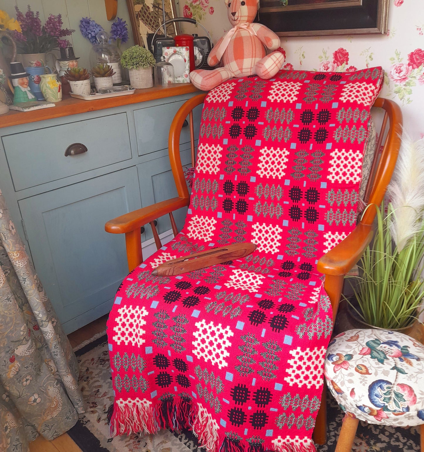 Vintage Welsh Wool Tapestry Blanket in Cerise Pink King Size