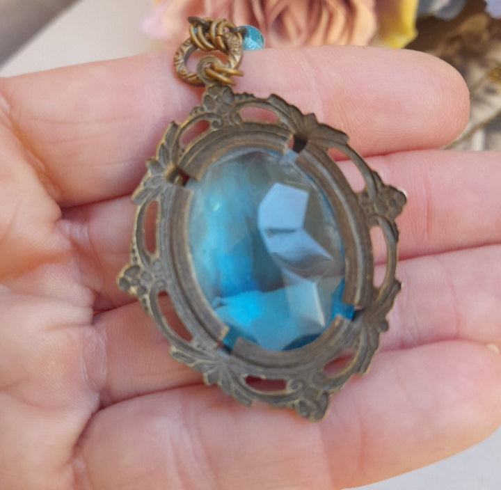 Art Deco Aquamarine Blue Czech Glass Pendant Necklace