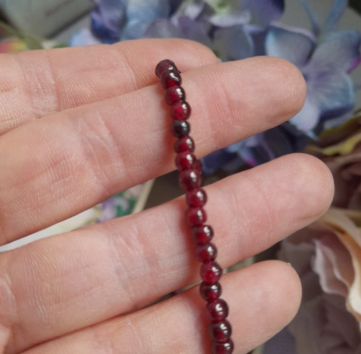 Darling Edwardian Red Garnet Beaded Necklace, 1930s, Art Deco Czech Glass Beads