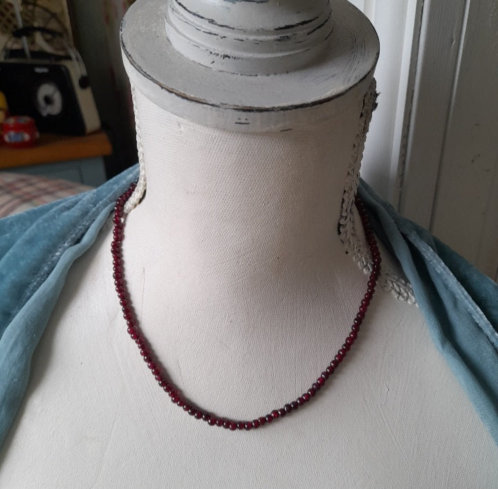 Darling Edwardian Red Garnet Beaded Necklace, 1930s, Art Deco Czech Glass Beads