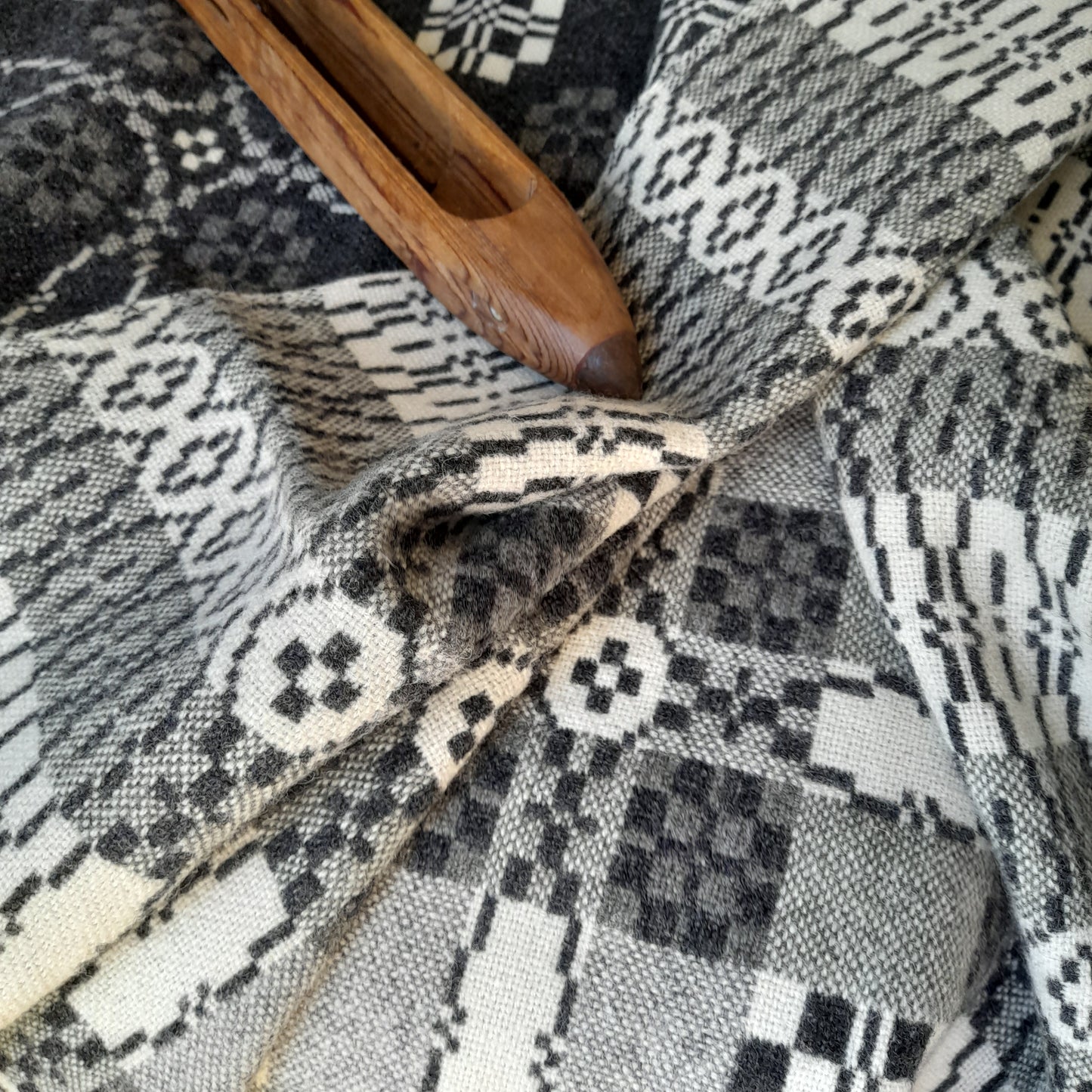 Welsh Tapestry Blanket in Charcoal Light Grey & White Penmachno Peony Design