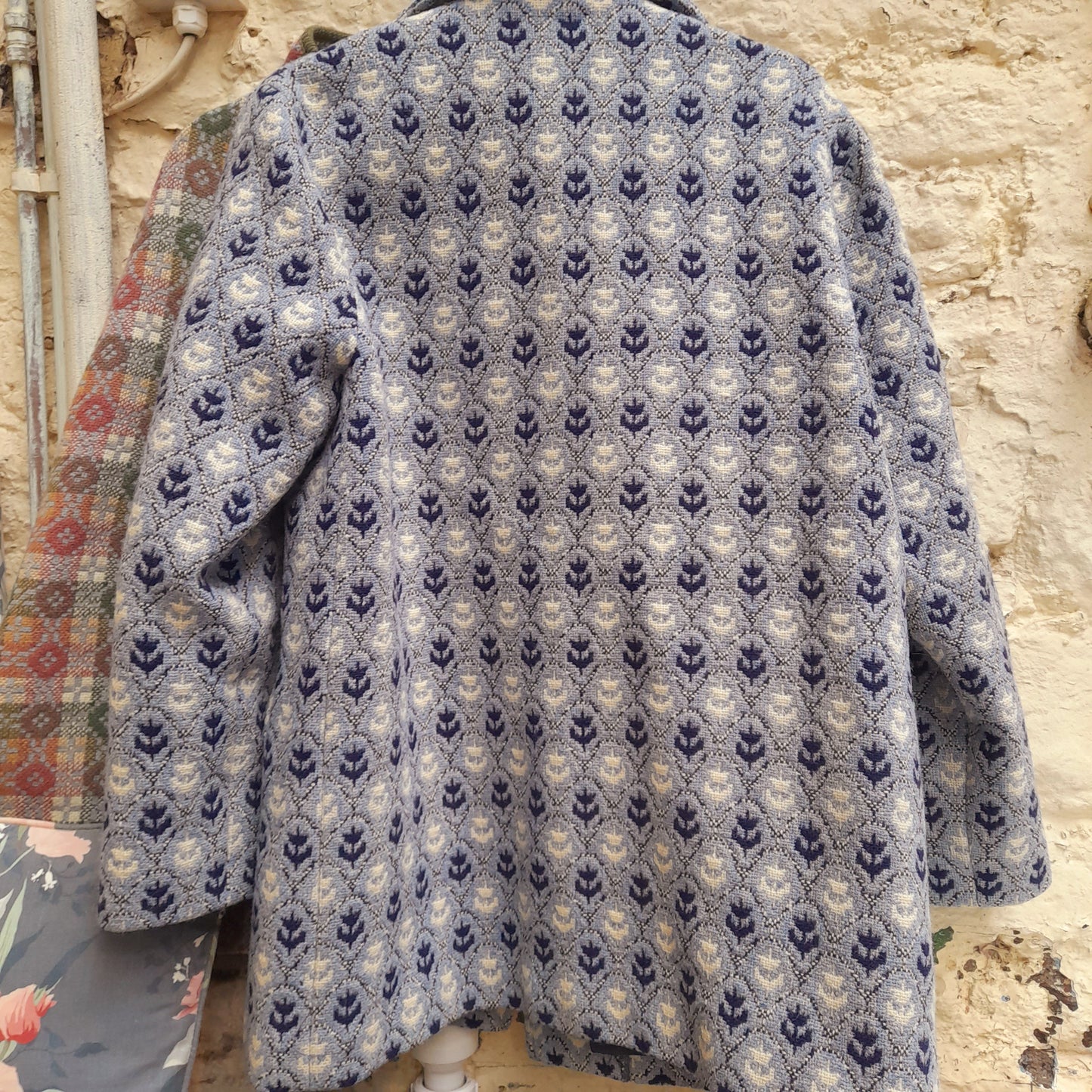 Vintage Welsh Tapestry Coat in Blue, Navy & White in Brynkir Mill Tulip Design Size 18/20