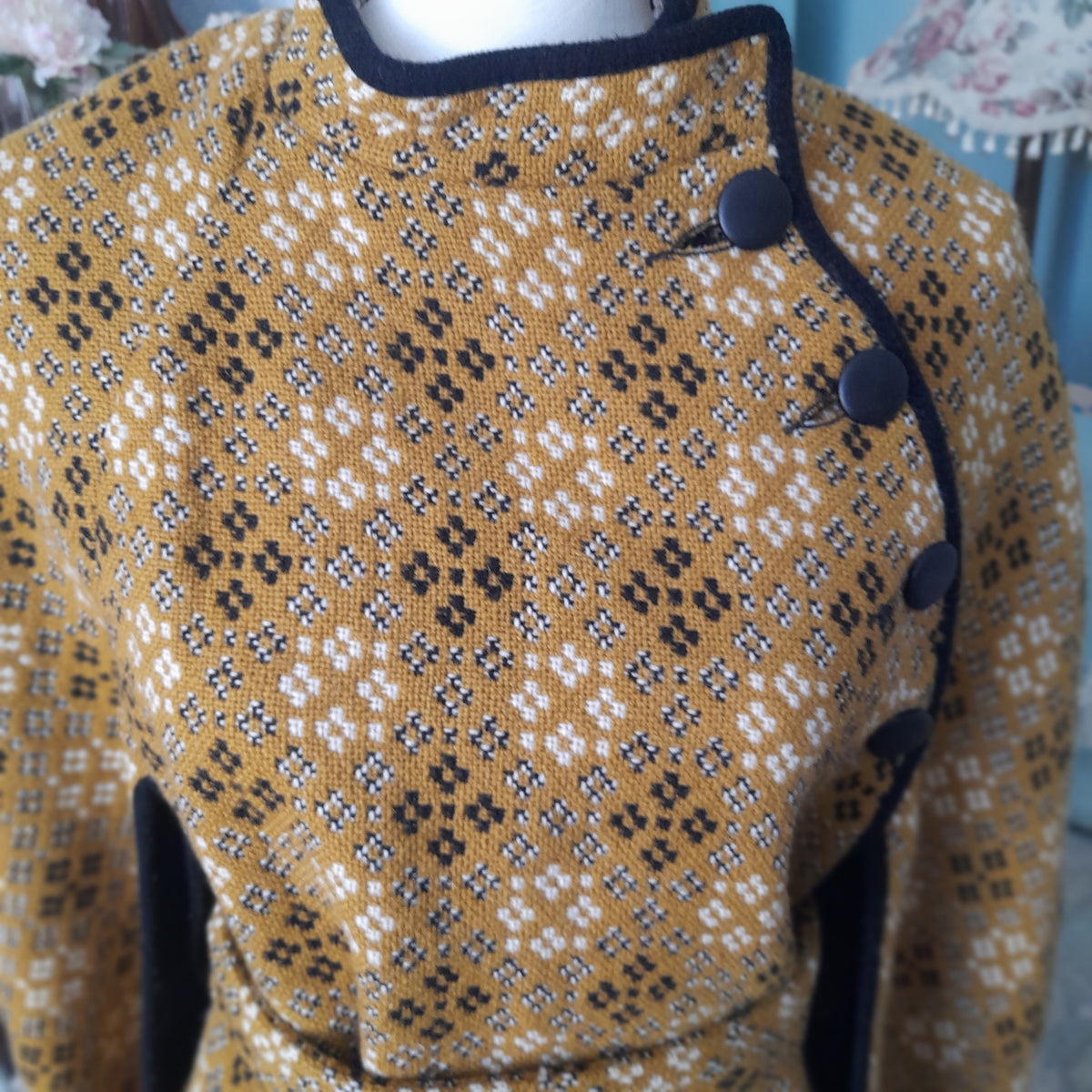 Vintage Welsh Tapestry Cape/Poncho in Mustard, Black & Cream Size 12/14