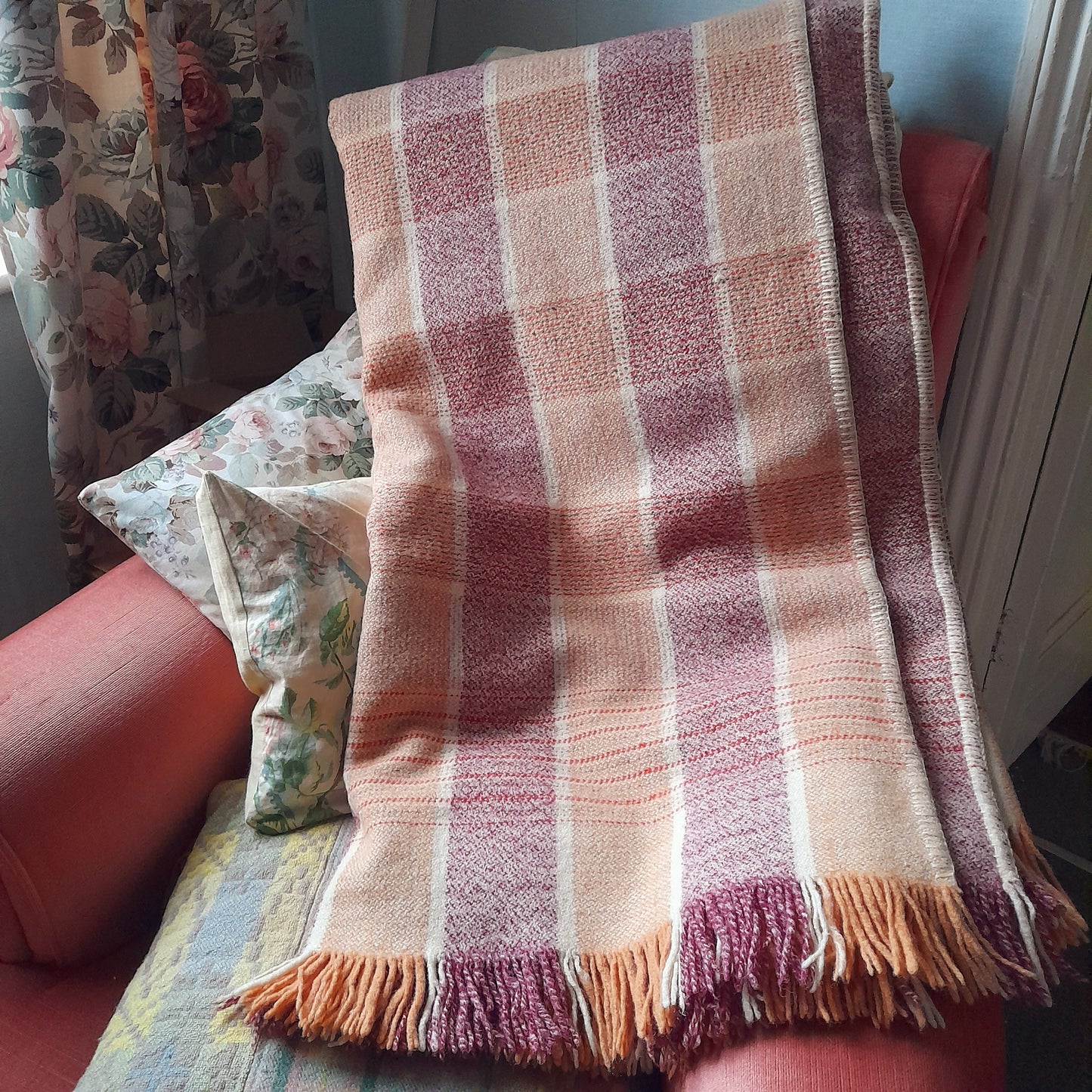 Vintage Welsh Wool Blanket/Carthen in Pale Peach, Burgundy  & Cream Speckled Checks