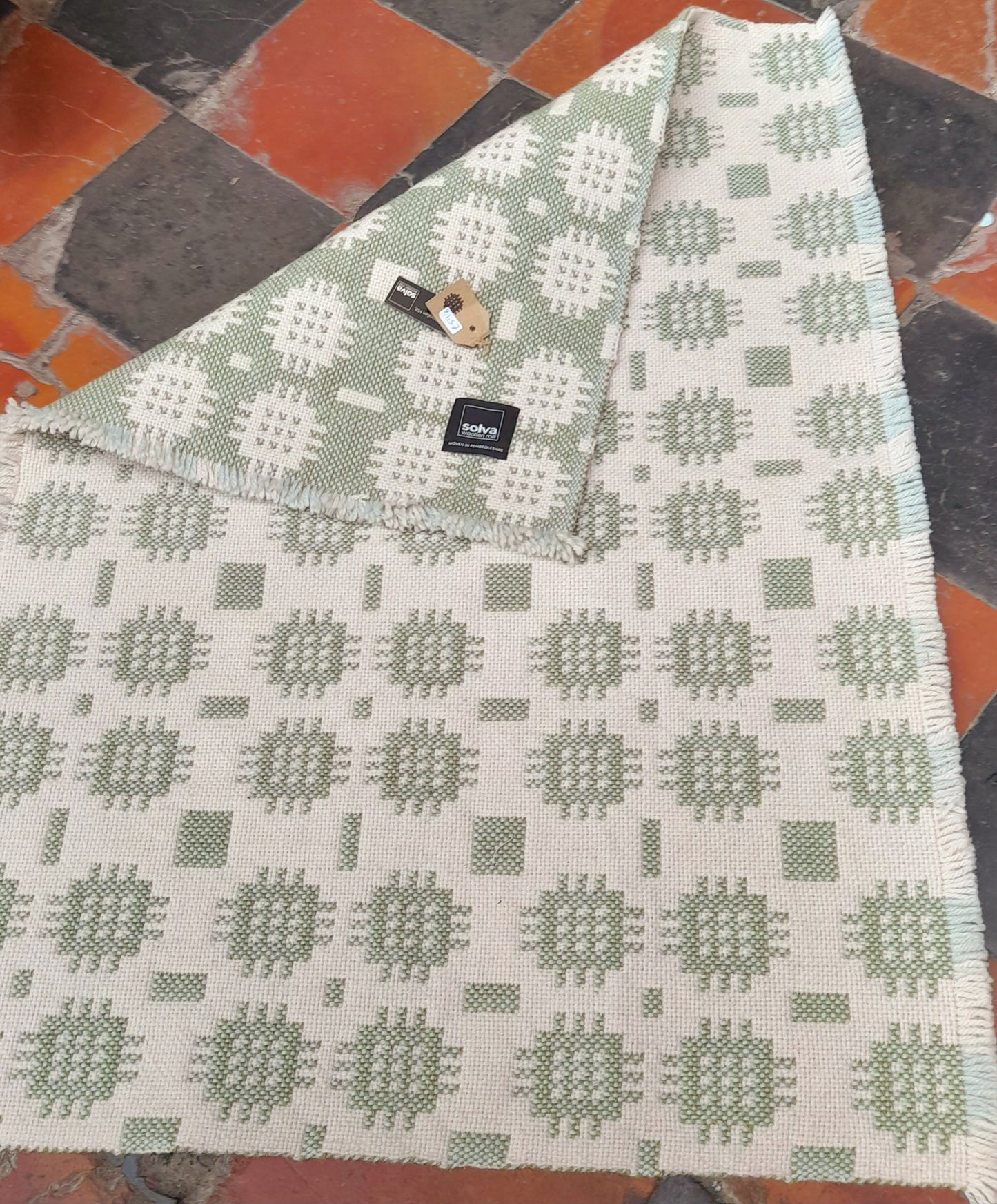 BNWT Handwoven Welsh Tapestry Rug in Sage Green & Cream by Solva Woollen Mill 92cms x 62cms
