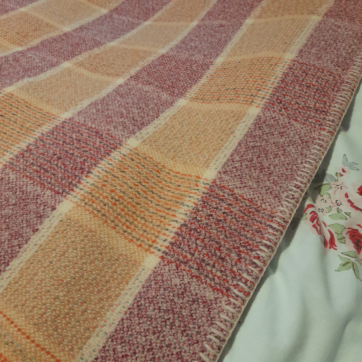 Vintage Welsh Wool Blanket/Carthen in Pale Peach, Burgundy  & Cream Speckled Checks