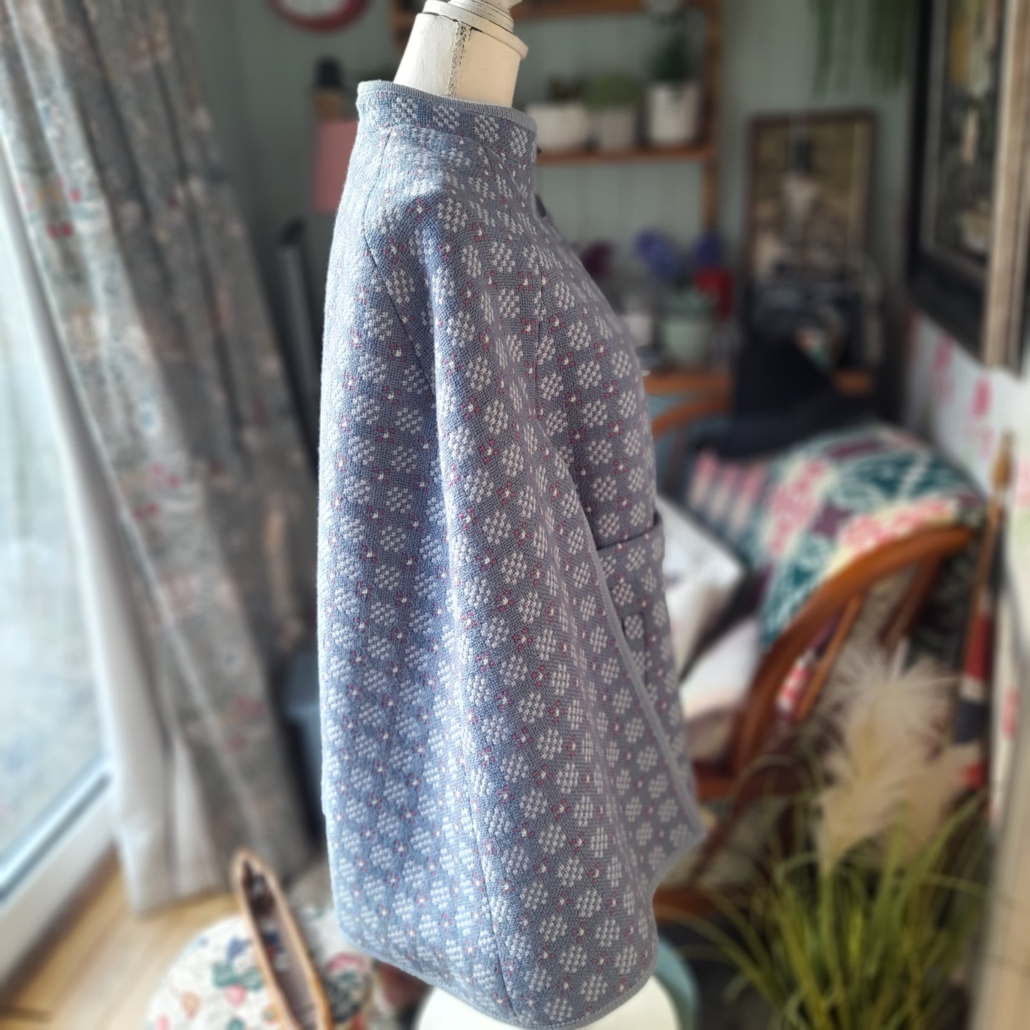 Vintage Welsh Tapestry Cape in Grey & Pink by Trefriw Woollen Mill