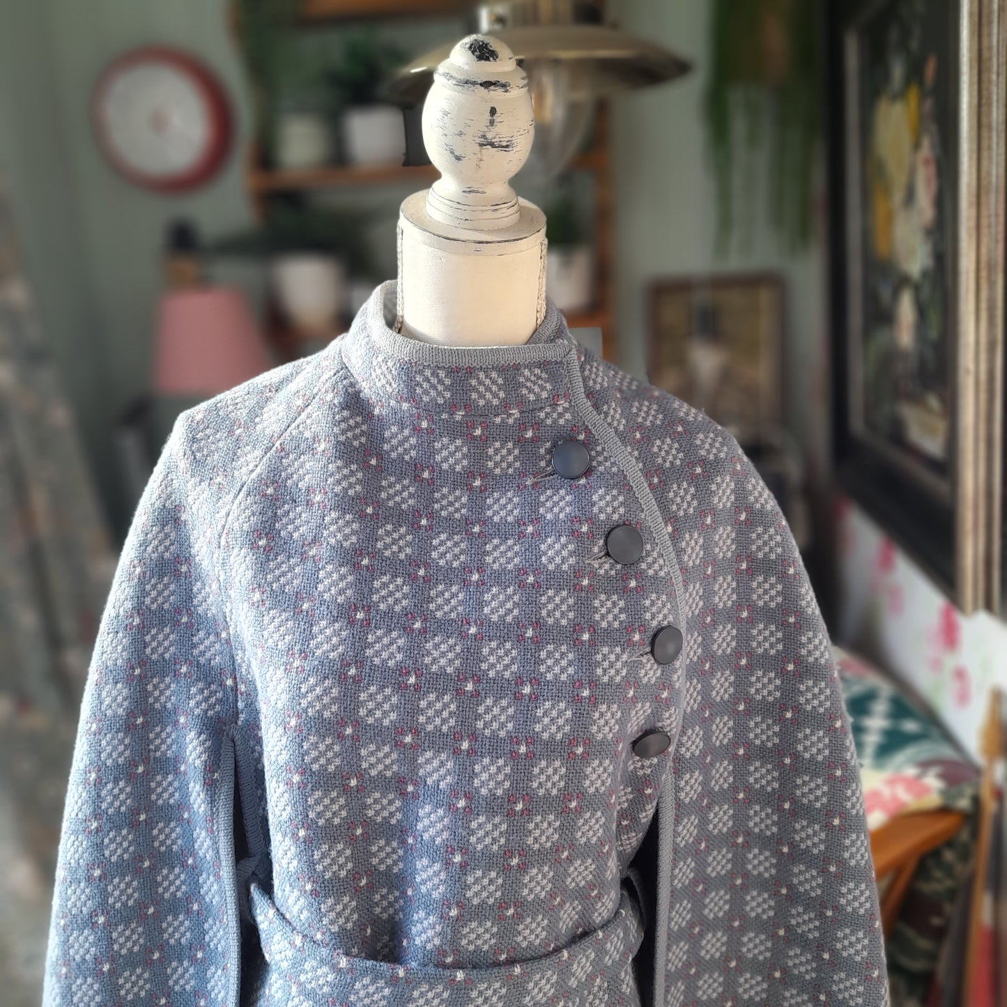 Vintage Welsh Tapestry Cape in Grey & Pink by Trefriw Woollen Mill