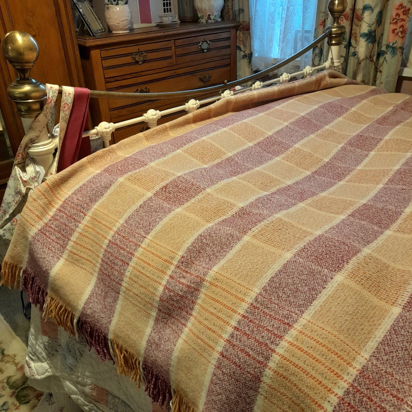 Vintage Welsh Wool Blanket/Carthen in Pale Peach, Burgundy  & Cream Speckled Checks
