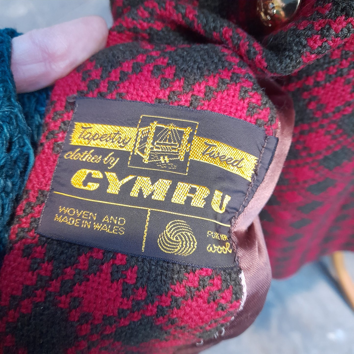 Vintage Welsh Tapestry Tailored/Fitted Coat in Red & Green 1970s