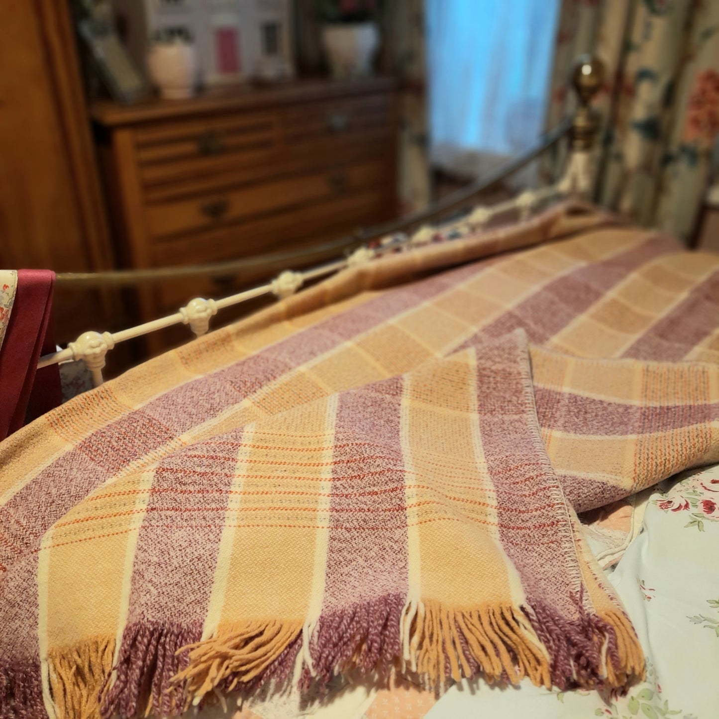 Vintage Welsh Wool Blanket/Carthen in Pale Peach, Burgundy  & Cream Speckled Checks