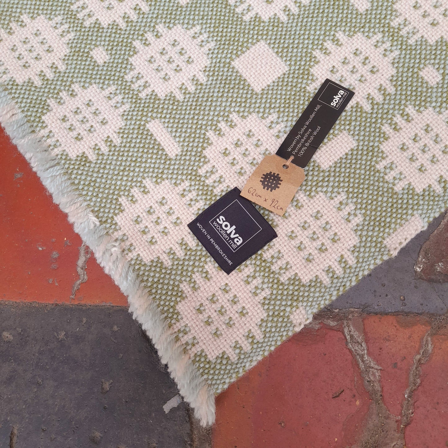 BNWT Handwoven Welsh Tapestry Rug in Sage Green & Cream by Solva Woollen Mill 92cms x 62cms
