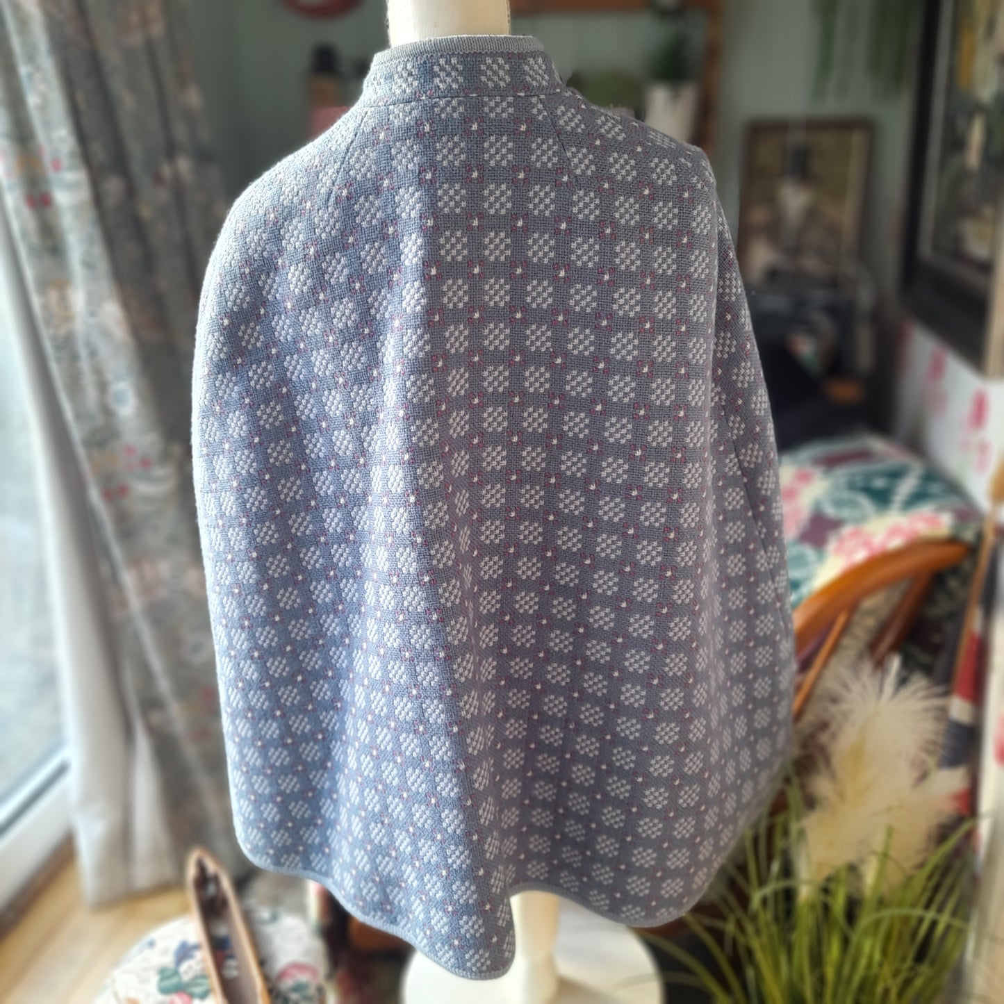 Vintage Welsh Tapestry Cape in Grey & Pink by Trefriw Woollen Mill