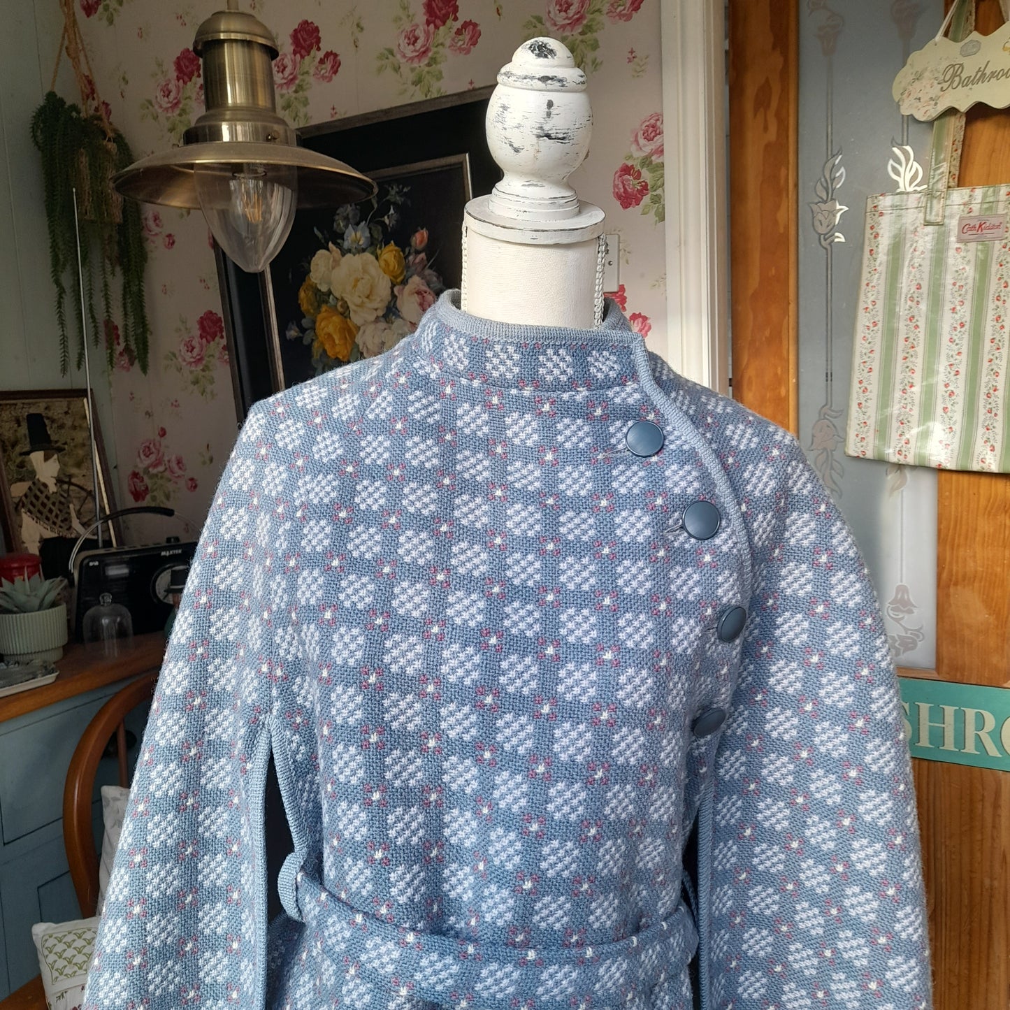 Vintage Welsh Tapestry Cape in Grey & Pink by Trefriw Woollen Mill