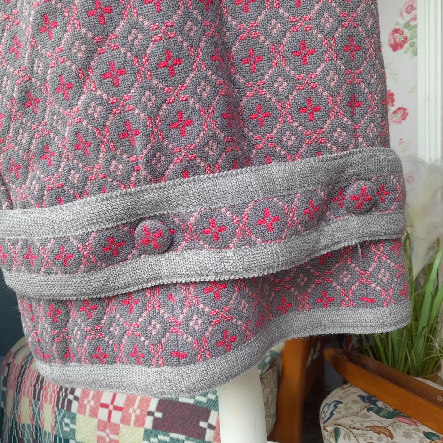 Vintage 1960s Welsh Tapestry Waistcoat in Grey & Pink Size 12/14