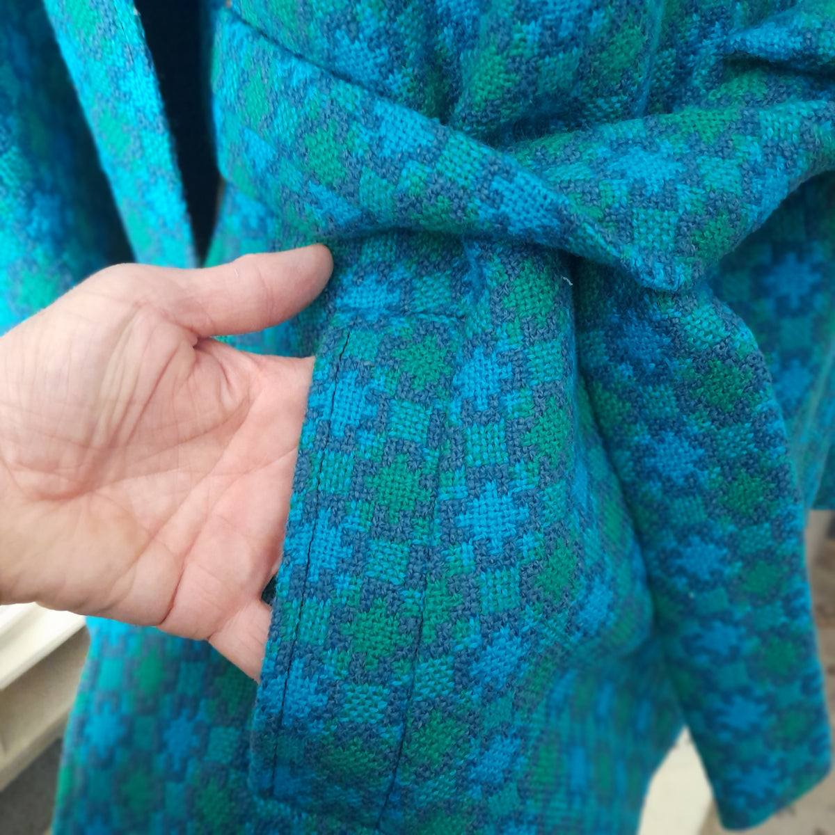 Vintage Welsh Tapestry Cape/Poncho in Turquoise & Emerald Green Size 12/14