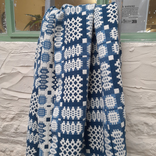 Vintage Welsh Tapestry Blanket in Blues & Creams by Trefriw Woollen Mill King Size
