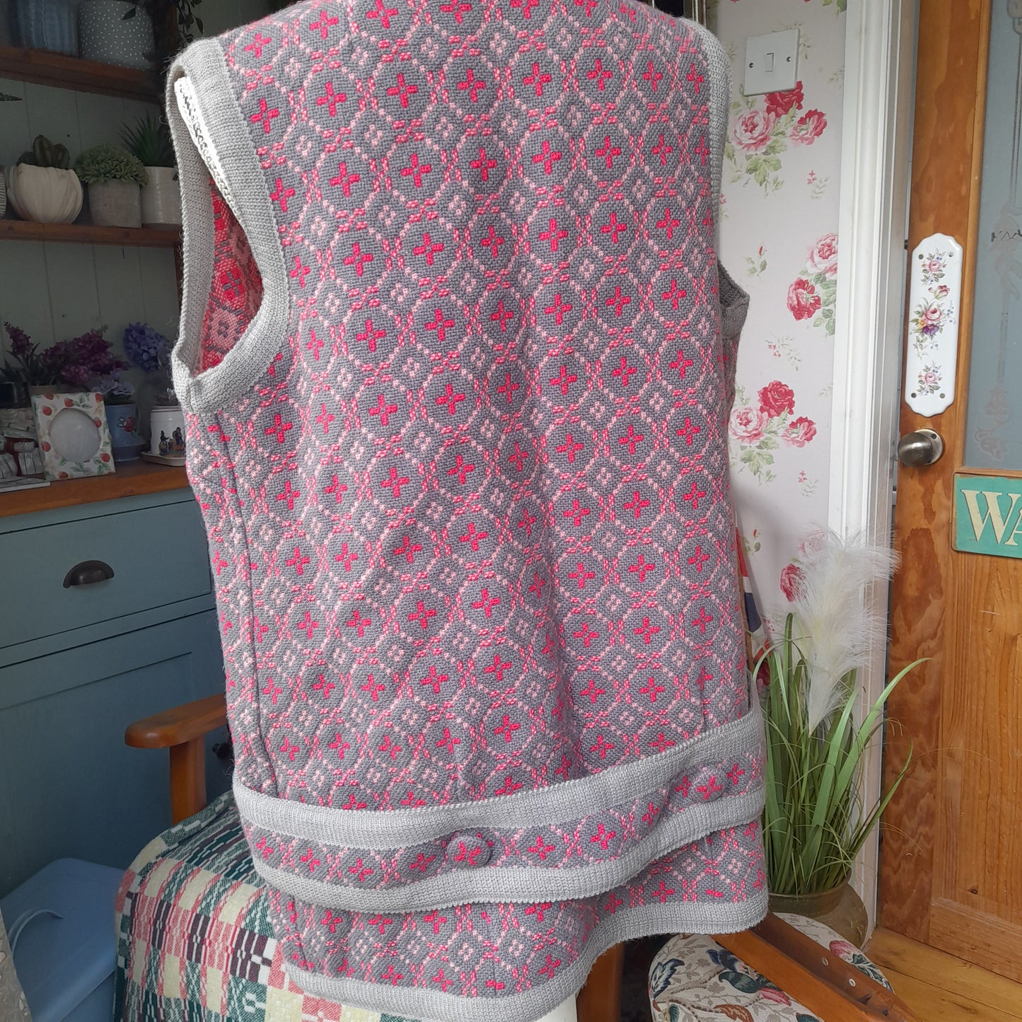 Vintage 1960s Welsh Tapestry Waistcoat in Grey & Pink Size 12/14