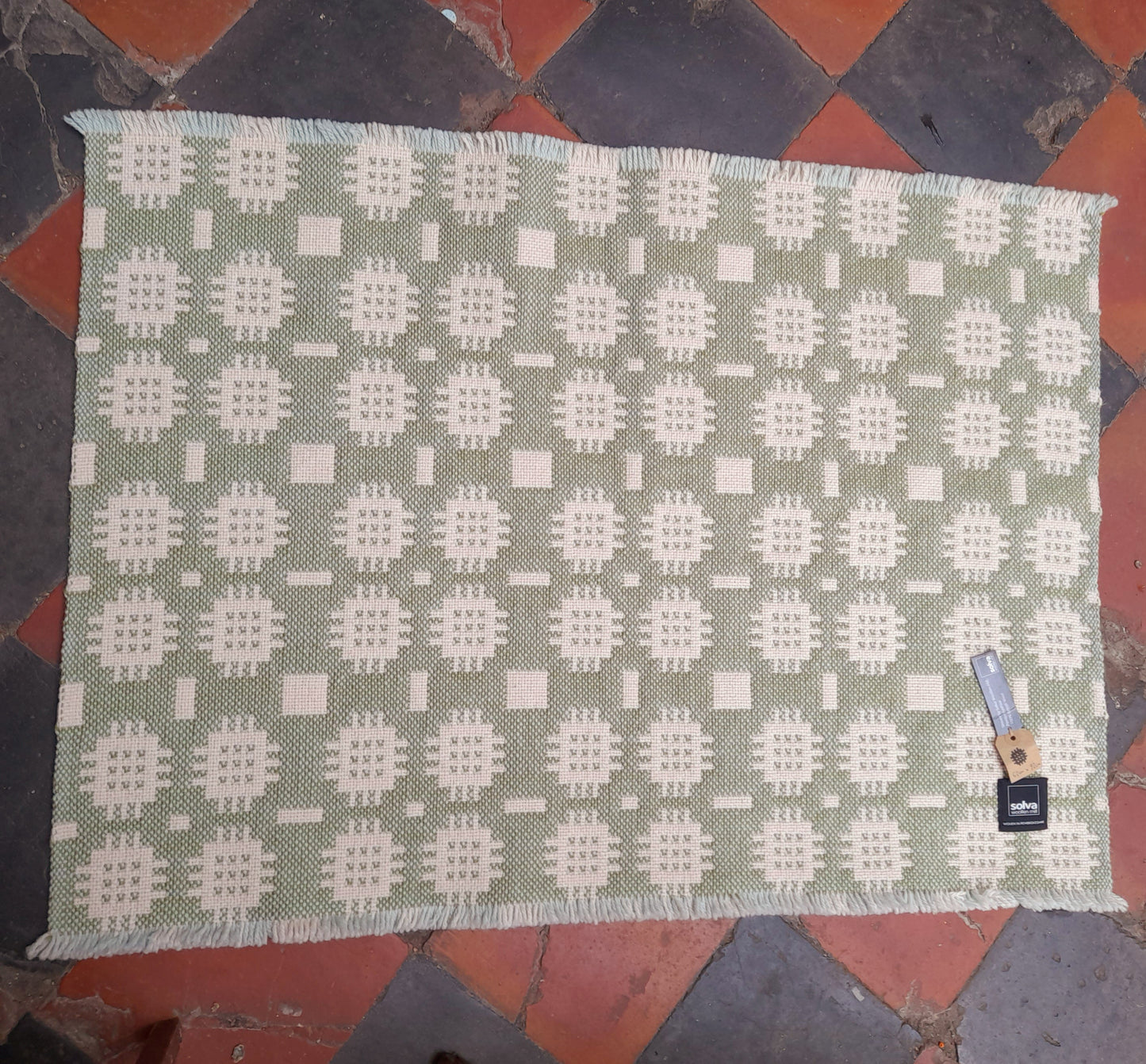 BNWT Handwoven Welsh Tapestry Rug in Sage Green & Cream by Solva Woollen Mill 92cms x 62cms