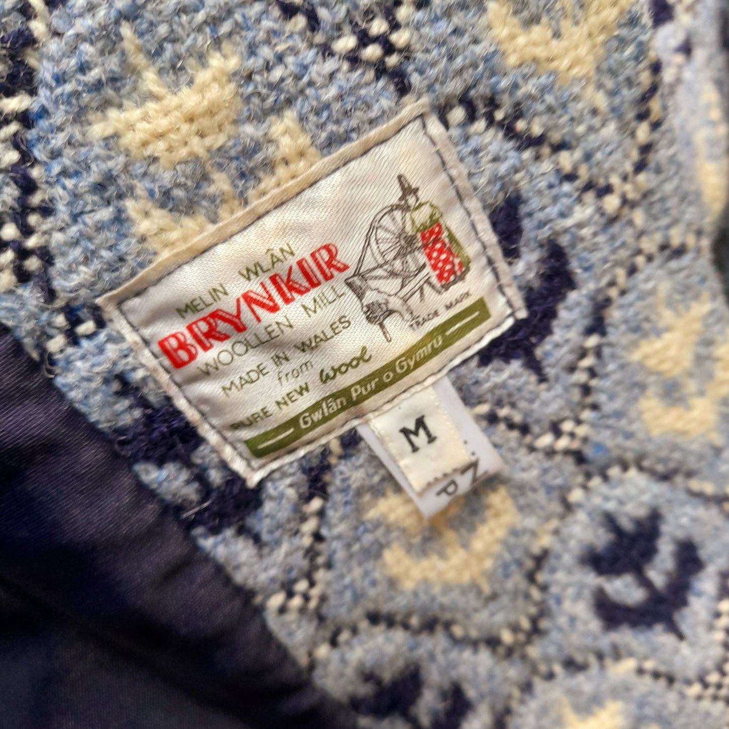 Vintage Welsh Tapestry Coat in Blue, Navy & White in Brynkir Mill Tulip Design Size 18/20