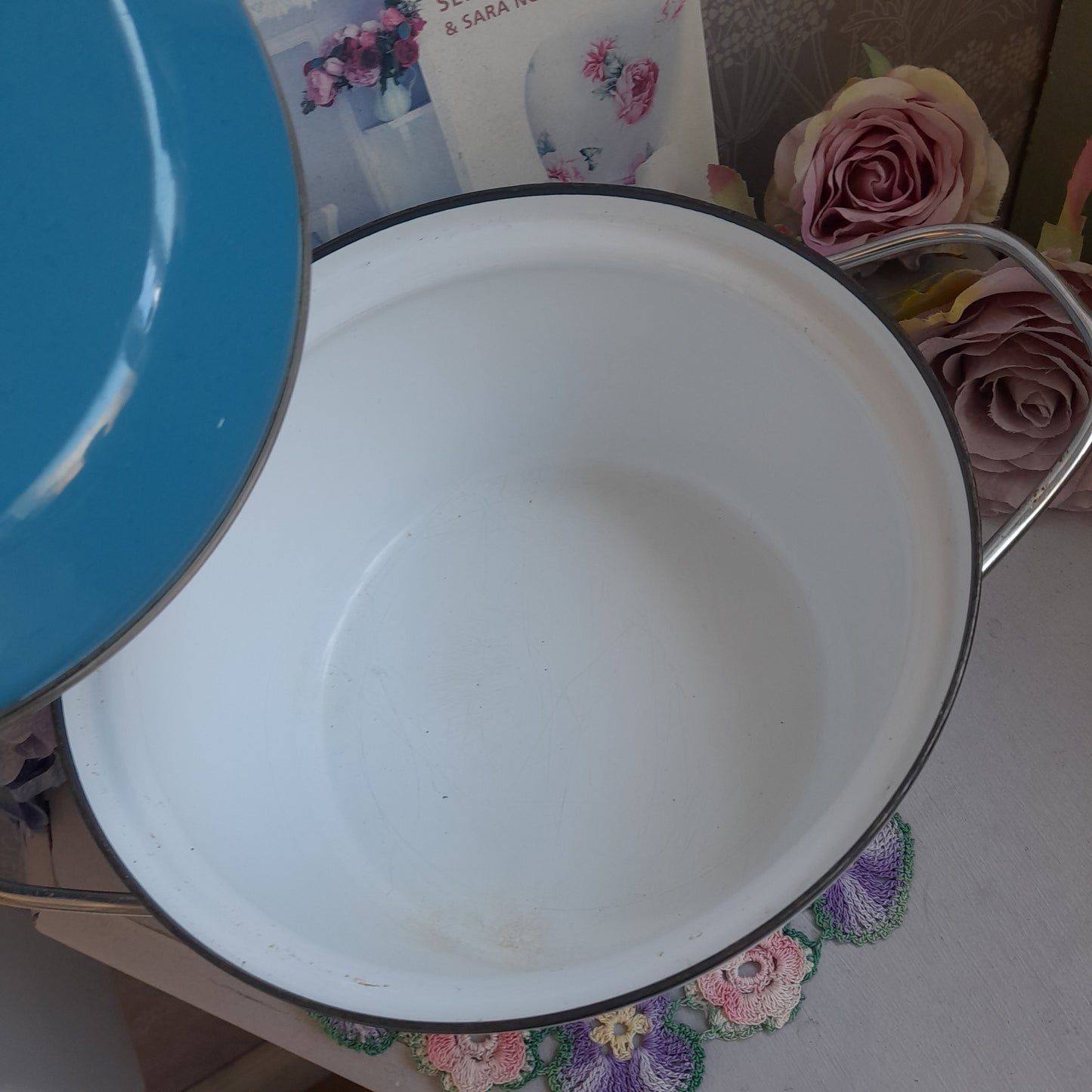 Vintage Cathrine Holm ‘Snowflake’ Enamel Casserole Dish in Aqua & White Unused