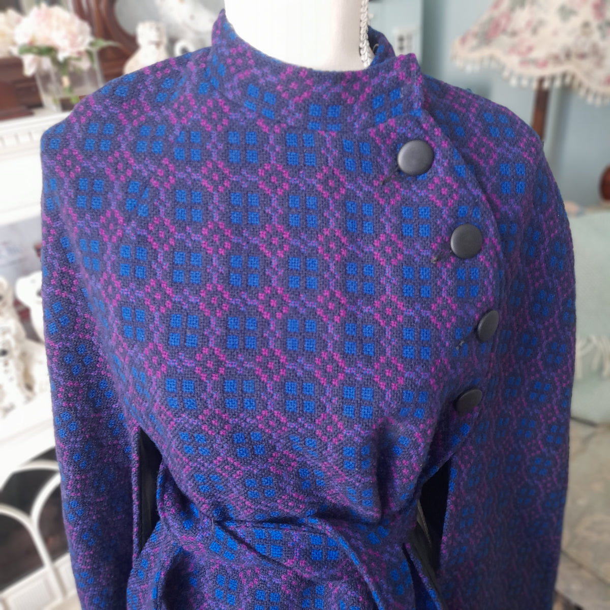 Vintage Welsh Tapestry Cape/Poncho in Purple & Pink Size 12/14
