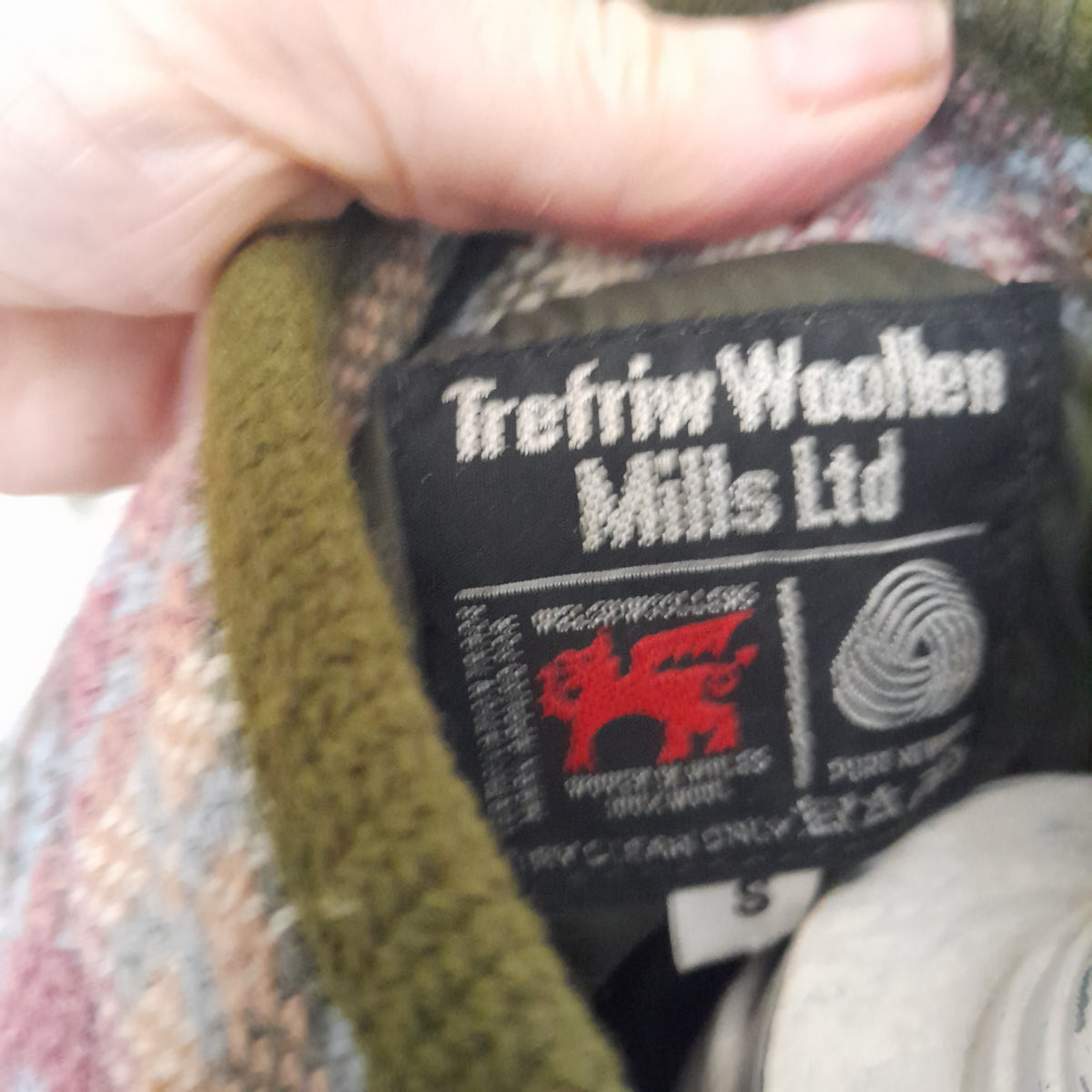 Vintage Welsh Tapestry Cape/Poncho in Grey, Pink, Green & Cream by Trefriw Woollen Mill Size 8/10