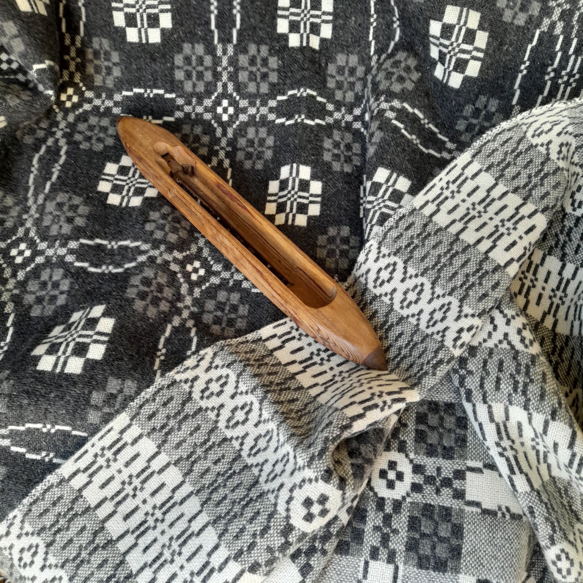 Welsh Tapestry Blanket in Charcoal Light Grey & White Penmachno Peony Design