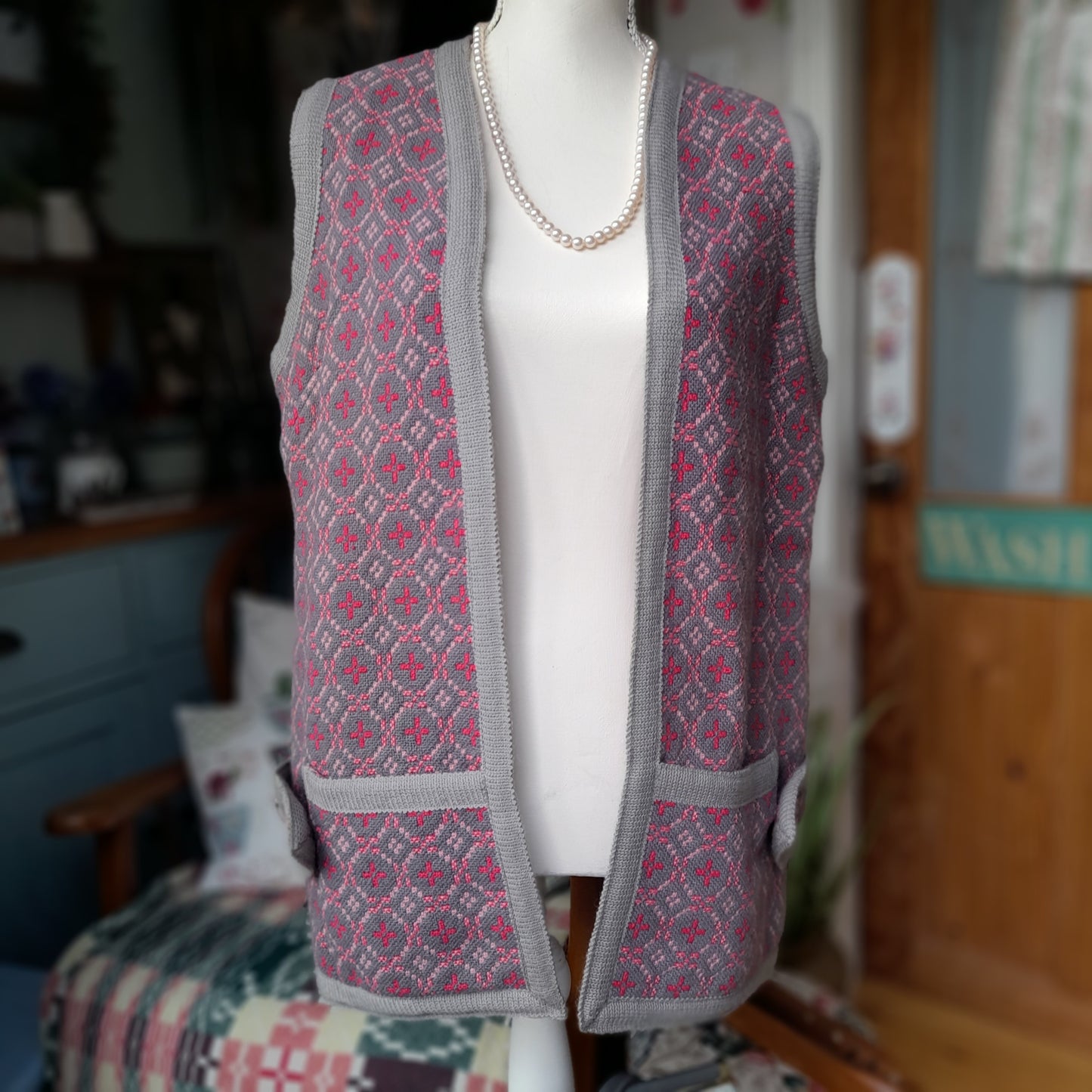 Vintage 1960s Welsh Tapestry Waistcoat in Grey & Pink Size 12/14
