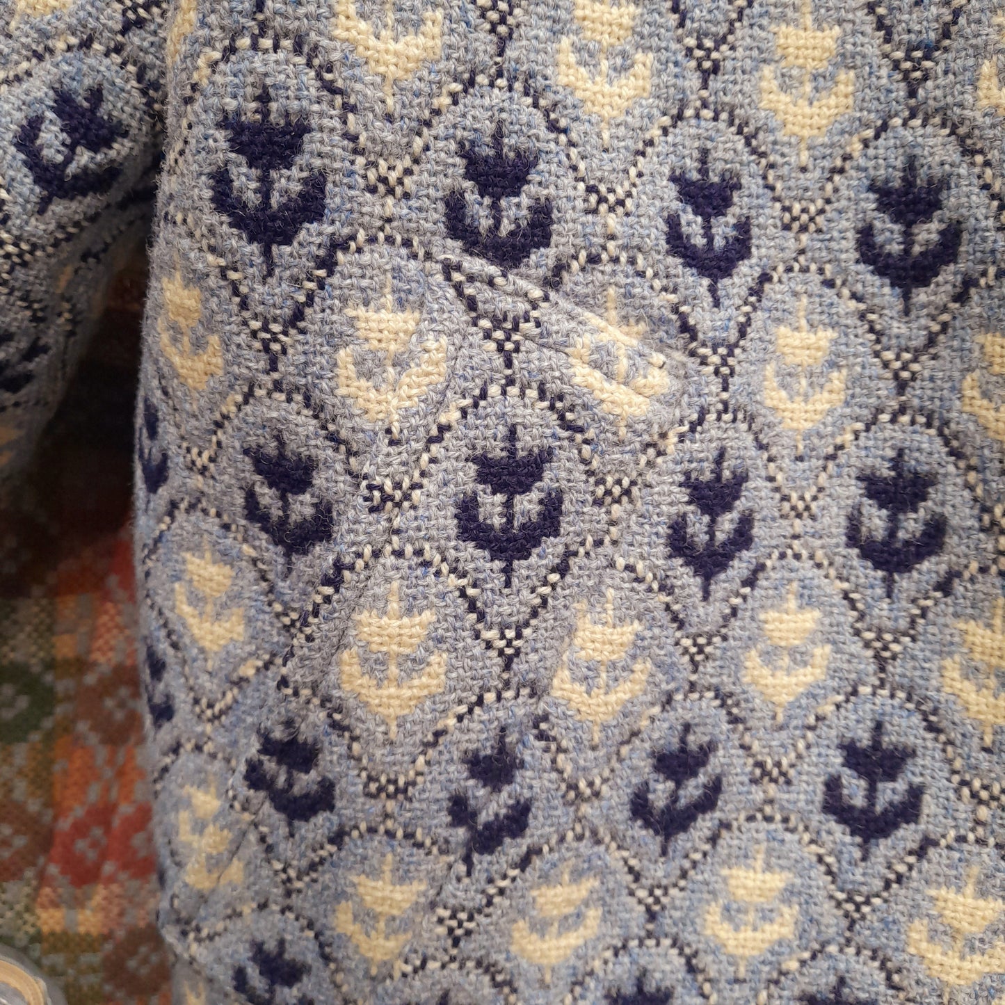 Vintage Welsh Tapestry Coat in Blue, Navy & White in Brynkir Mill Tulip Design Size 18/20