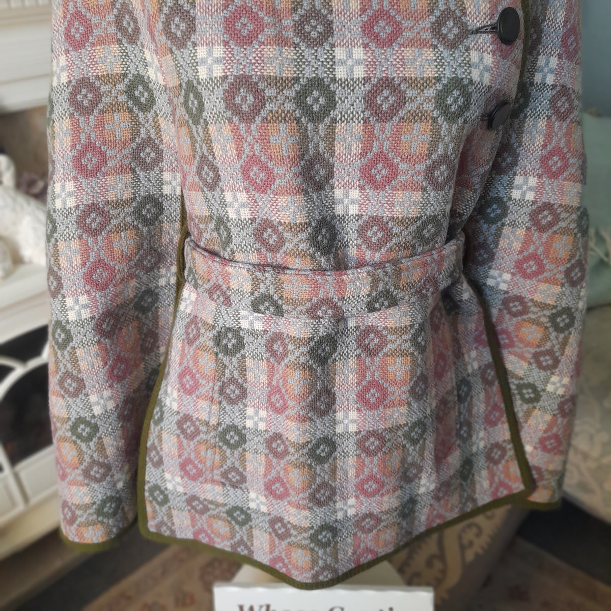 Vintage Welsh Tapestry Cape/Poncho in Grey, Pink, Green & Cream by Trefriw Woollen Mill Size 8/10