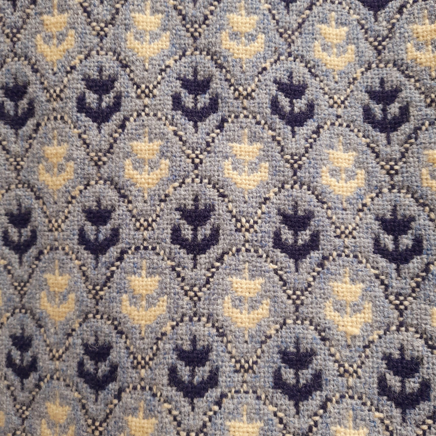 Vintage Welsh Tapestry Coat in Blue, Navy & White in Brynkir Mill Tulip Design Size 18/20