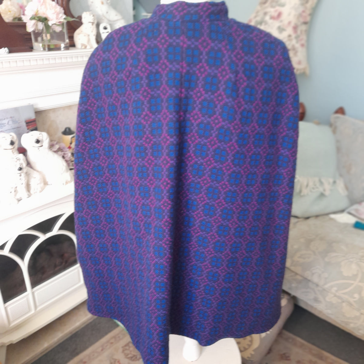 Vintage Welsh Tapestry Cape/Poncho in Purple & Pink Size 12/14