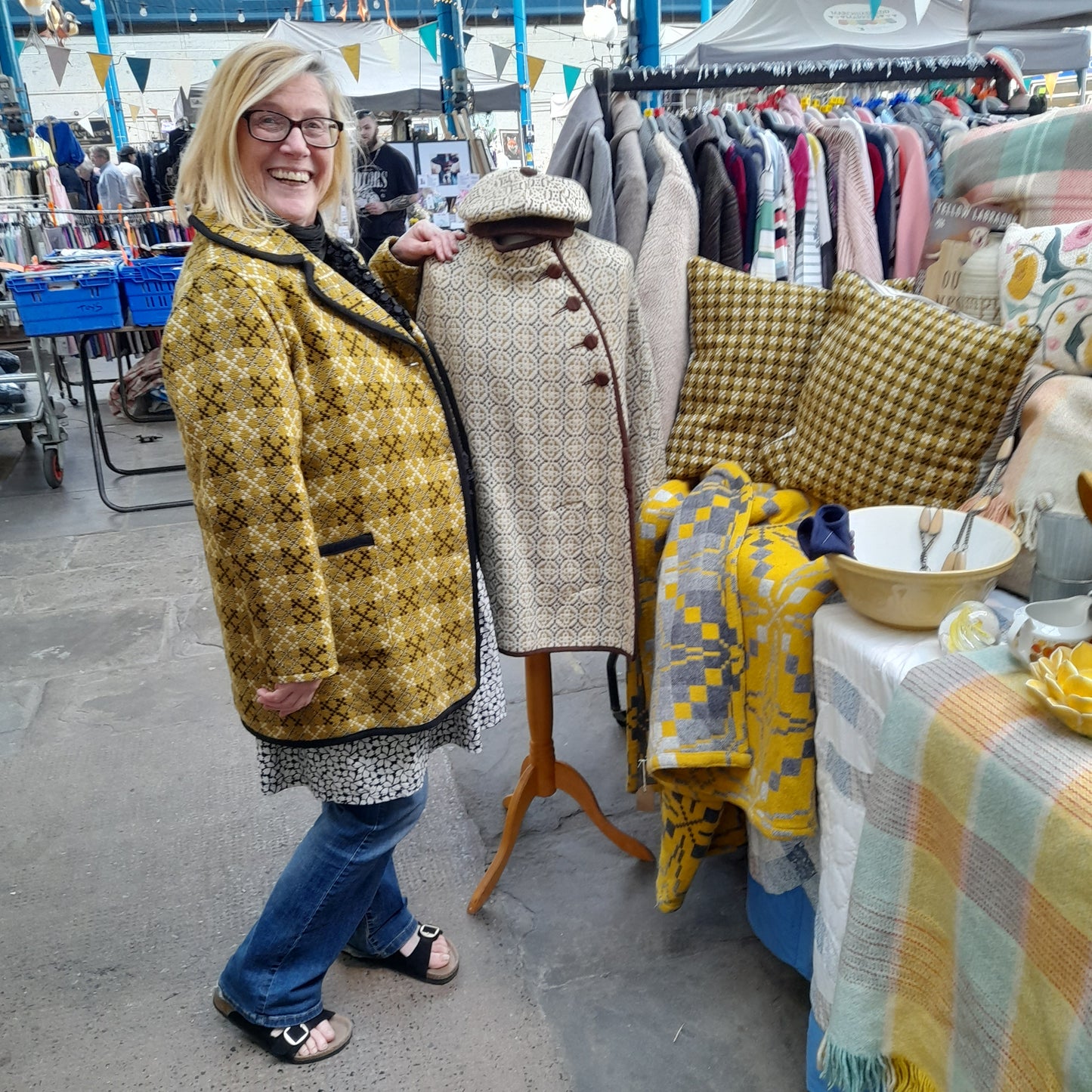 Vintage Welsh Tapestry Pea Coat in Mustard & Black Size 16/18