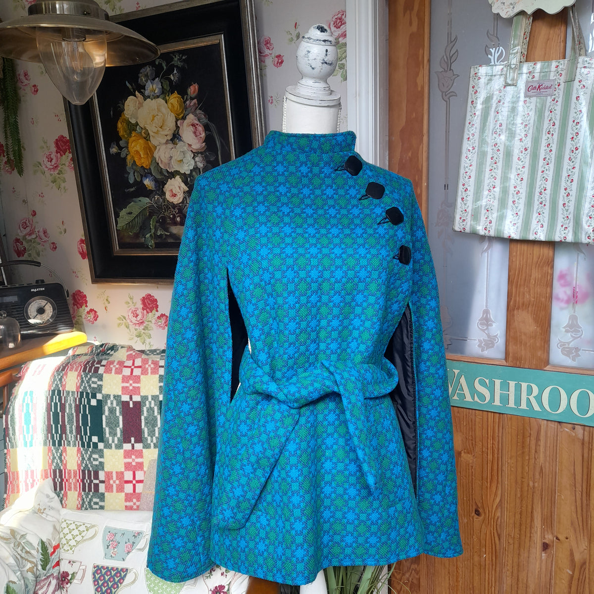 Vintage Welsh Tapestry Cape/Poncho in Turquoise & Emerald Green Size 12/14
